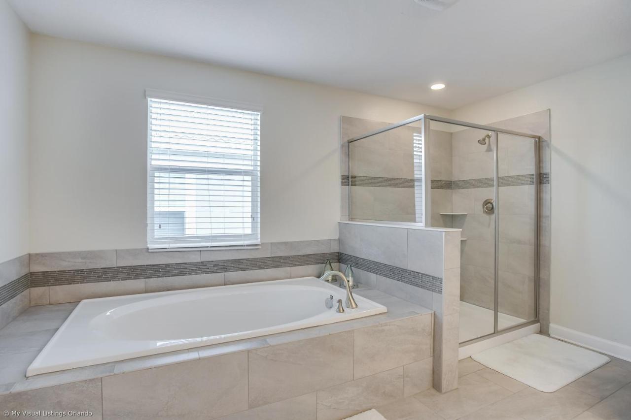 Contemporary Home W Private Pool& Spa 대번포트 외부 사진